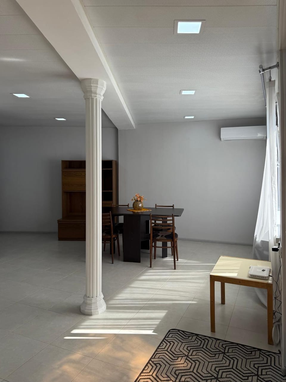 Living room, Seating area, Dining area, air conditioner