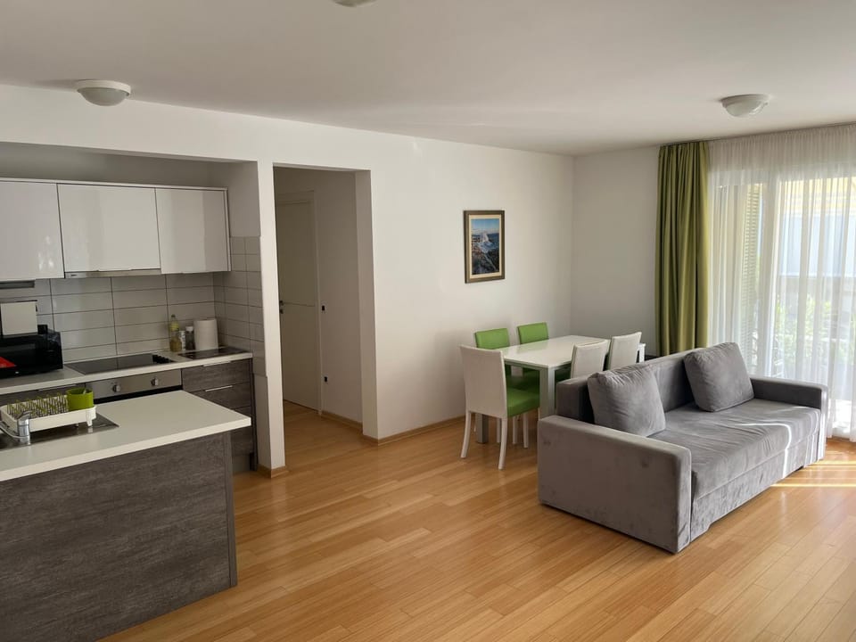 Living room, Dining area, kitchen
