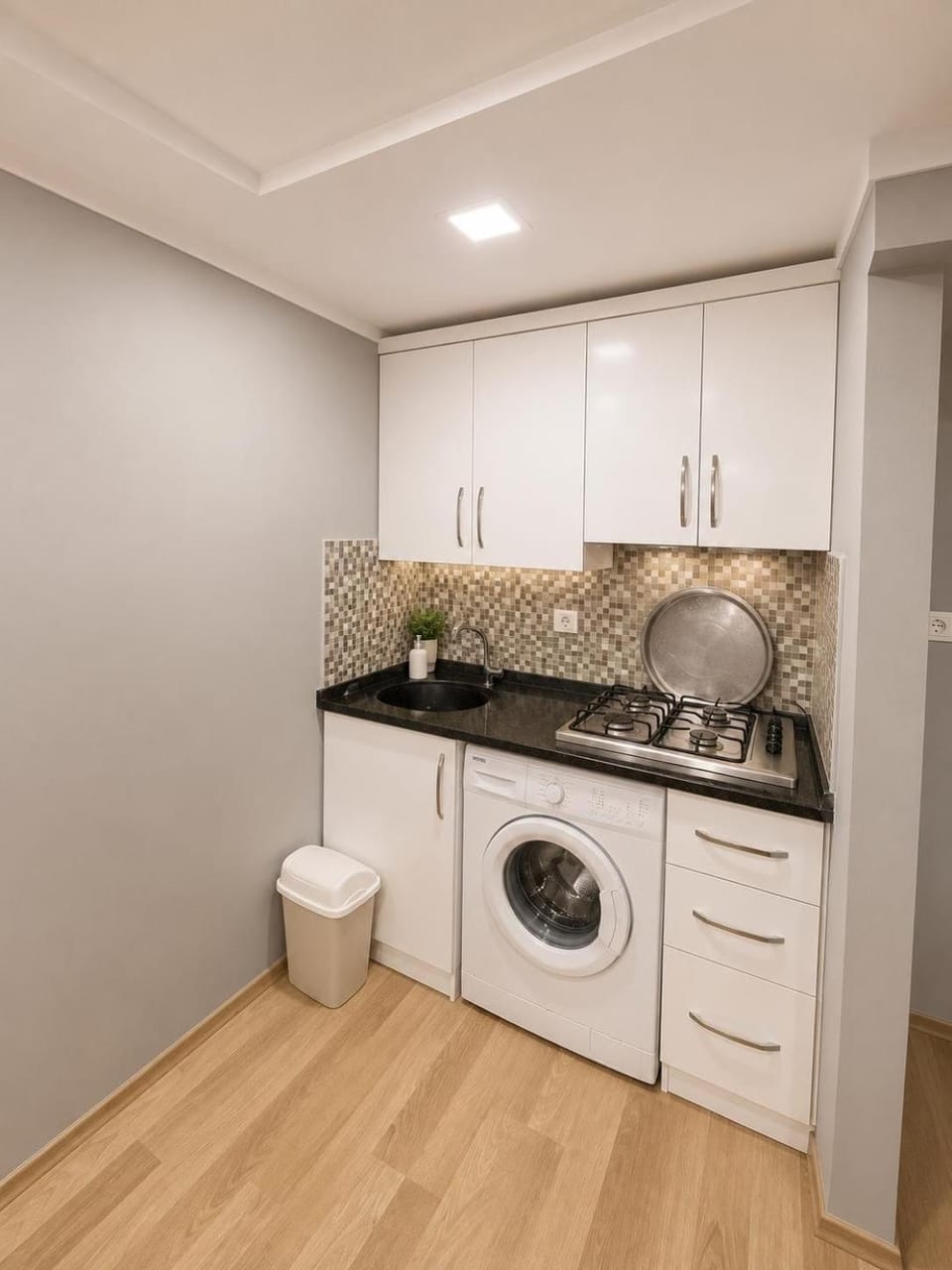 Kitchen or kitchenette, stove, washing machine