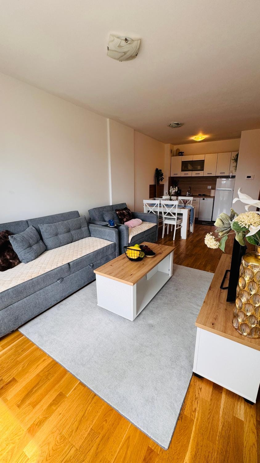 TV and multimedia, Kitchen or kitchenette, Living room, Seating area, Dining area