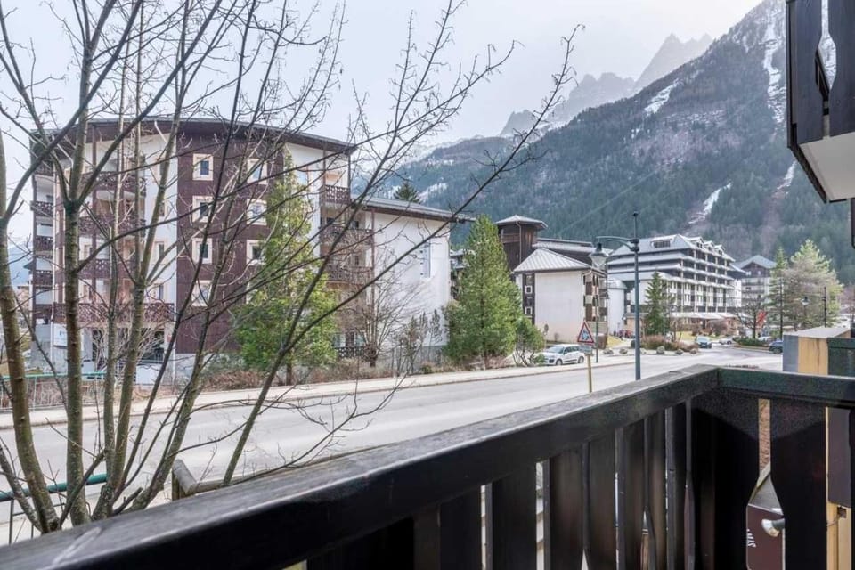 Balcony/Terrace, Mountain view