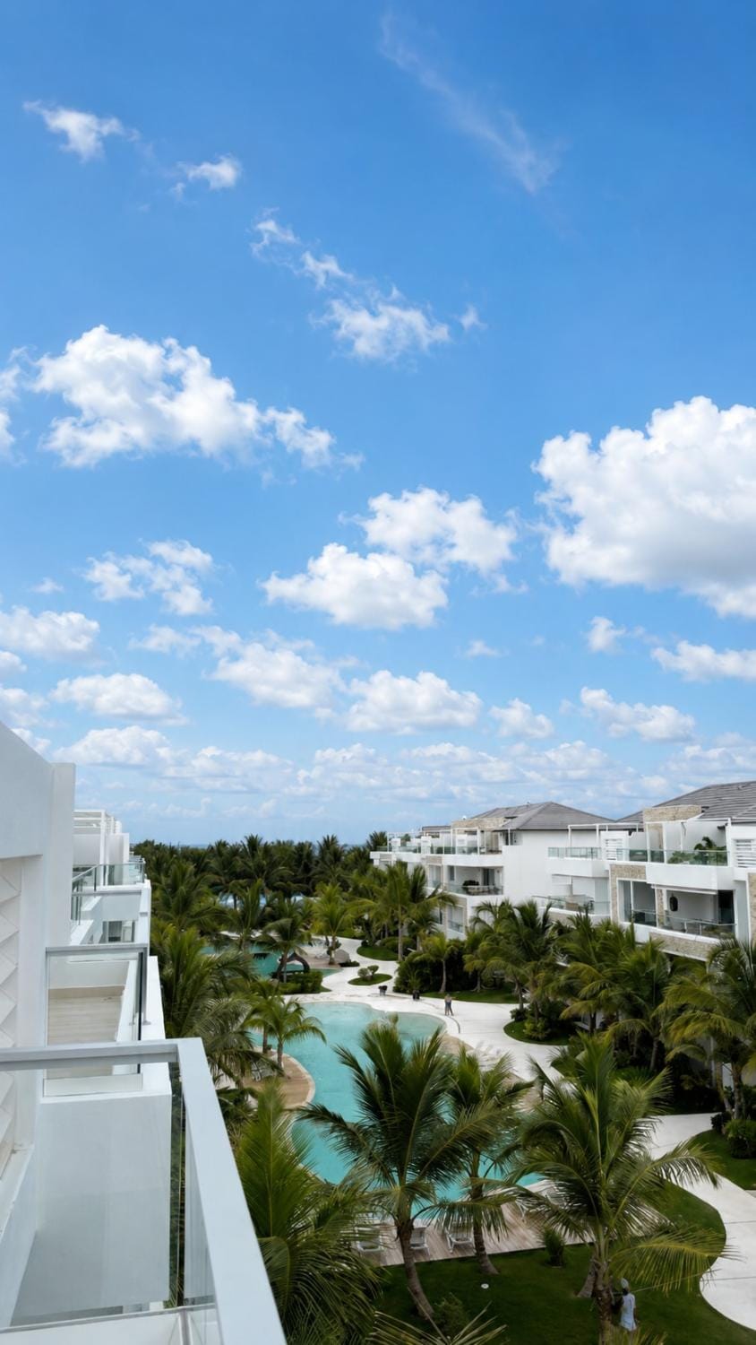 Antigua 304 Luxury Beachfront Penthouse with a Private Rooftop Jacuzzi Apartment in Dominicus