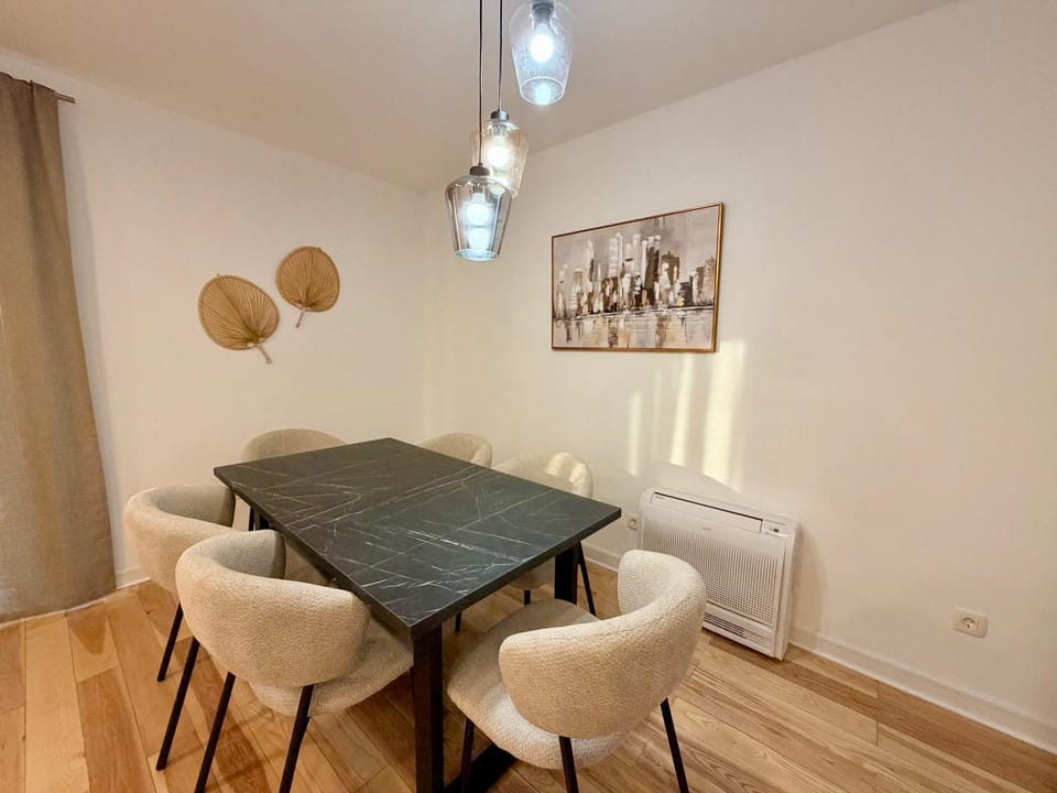 Seating area, Dining area