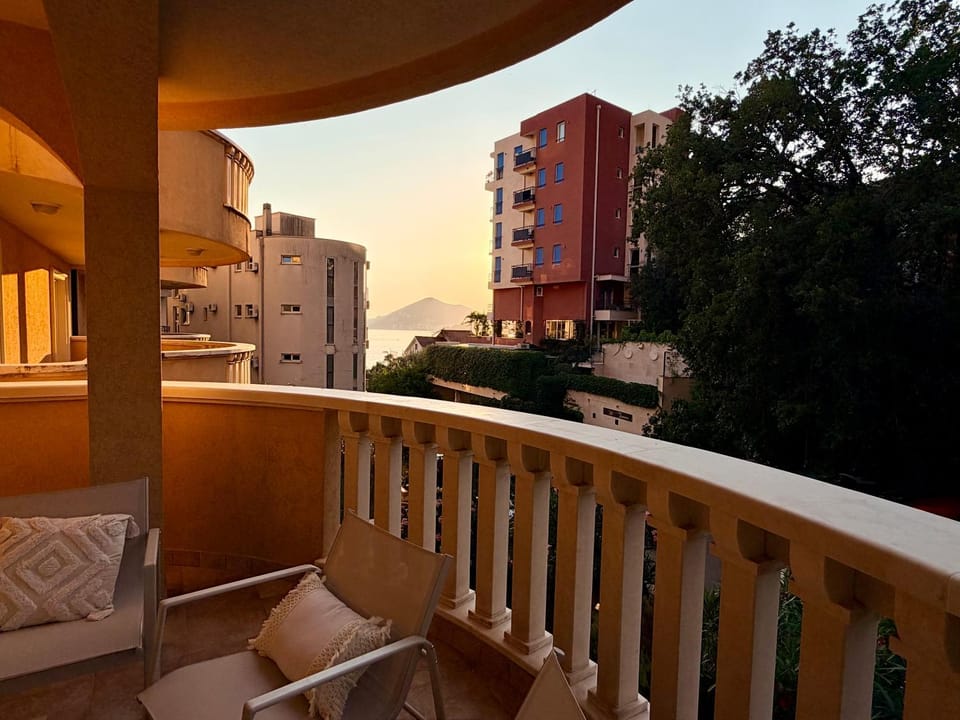 View (from property/room), Balcony/Terrace, Seating area