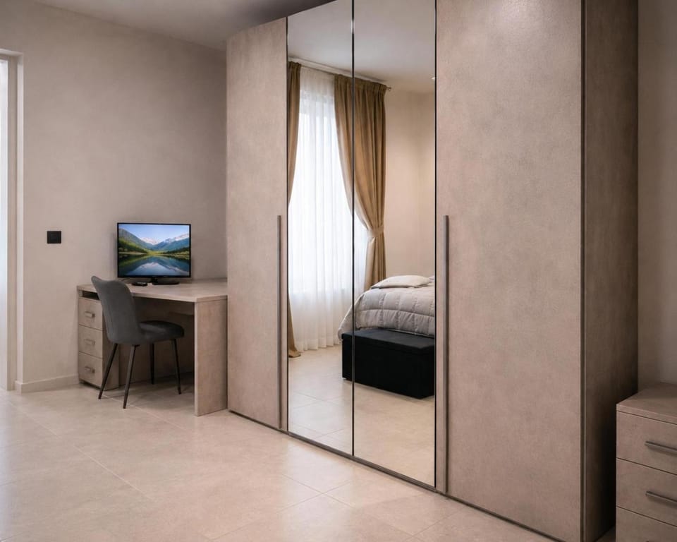 TV and multimedia, Photo of the whole room, wardrobe