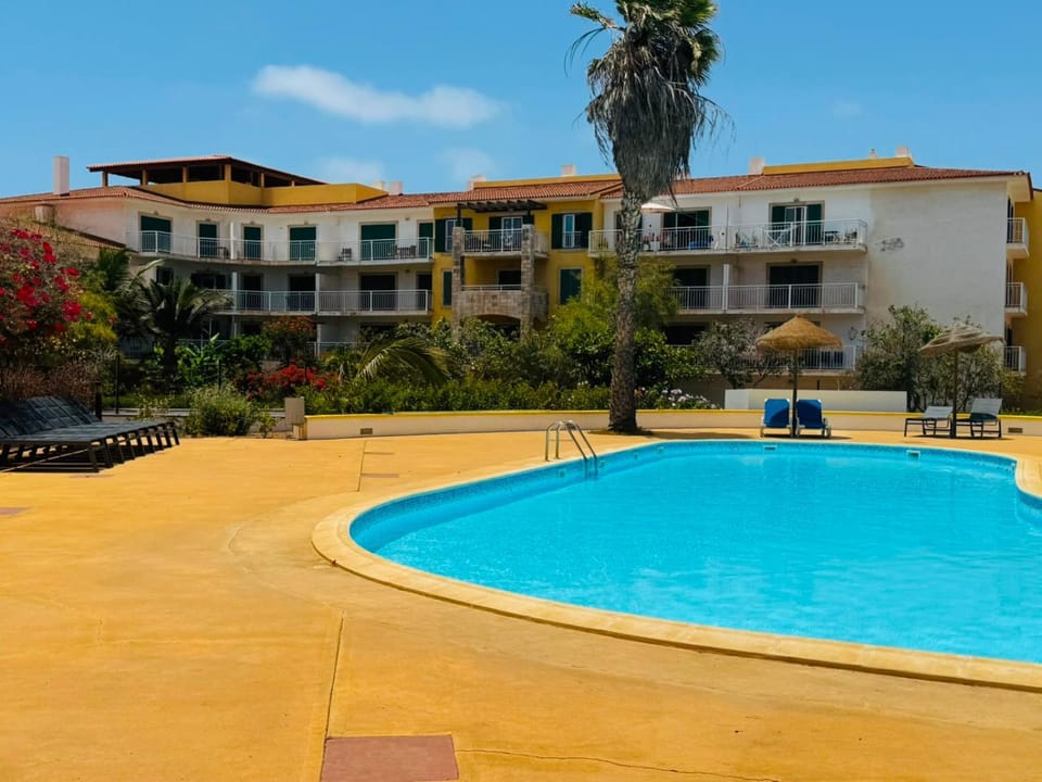 Pool view, Swimming pool, sunbed