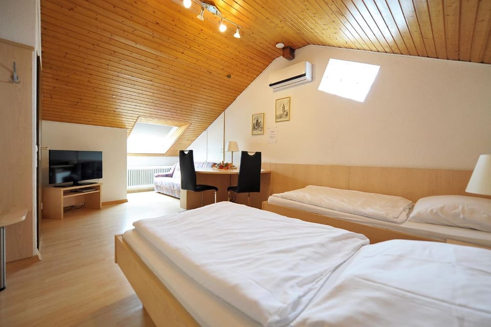 Hotel-Garni-Kurtz Bed and Breakfast in Reutlingen