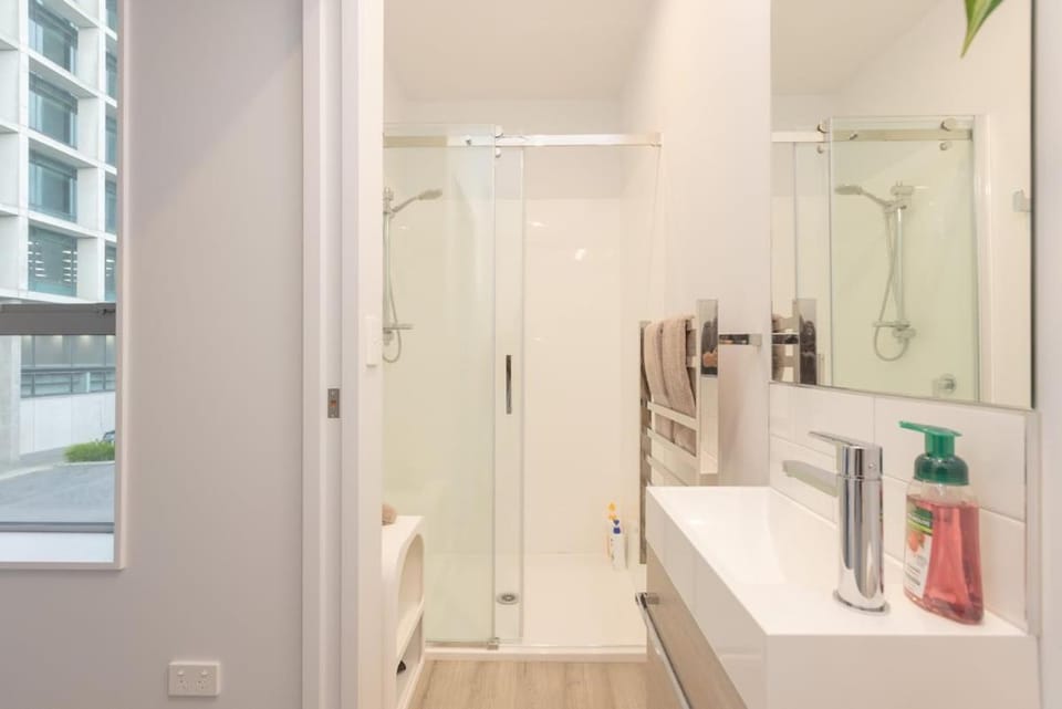 Stadium Stay l 2 bed 2 bath l Sleeps 6 I Parking House in Christchurch