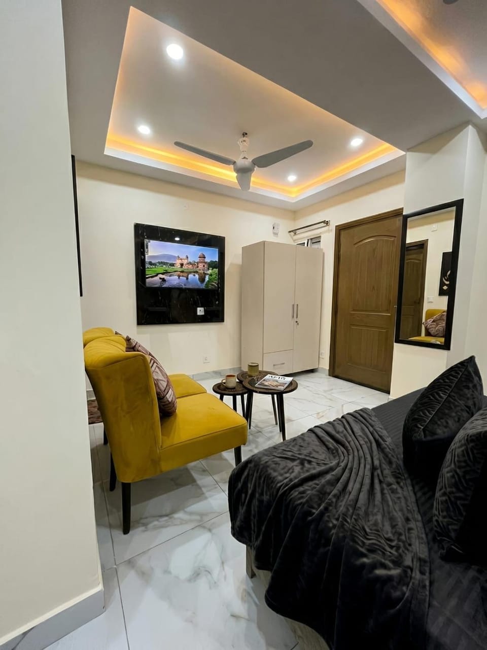 Communal lounge/ TV room, TV and multimedia, Living room, Seating area, Evening entertainment