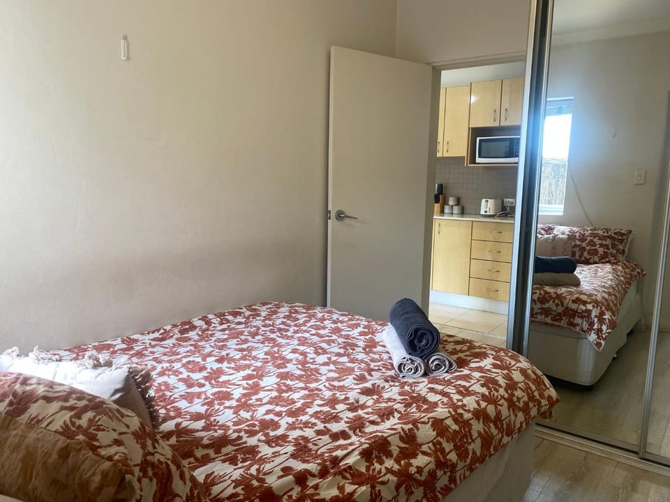 Bed, Bedroom, microwave, oven