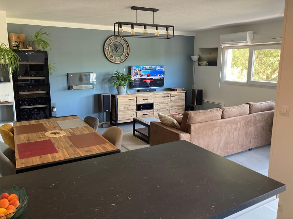 Communal lounge/ TV room, Living room