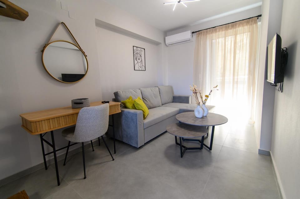 TV and multimedia, Living room, Seating area, air conditioner