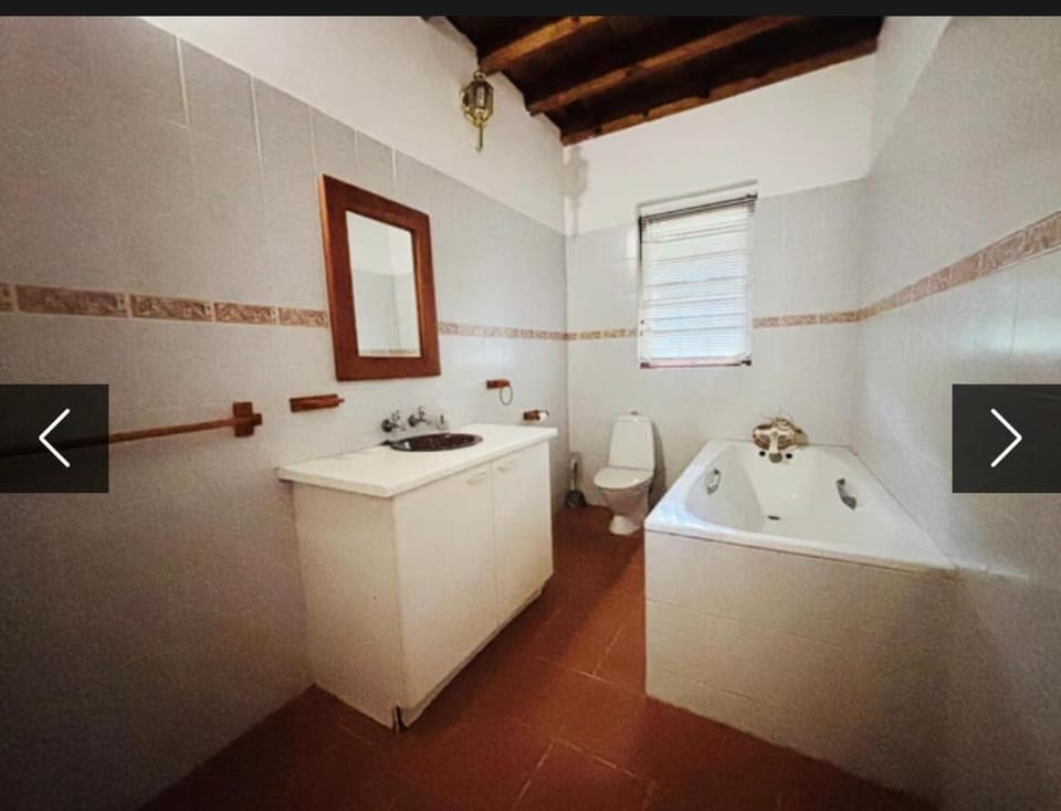 Pull Inn, Airport collection and drop-off included House in North West, South Africa