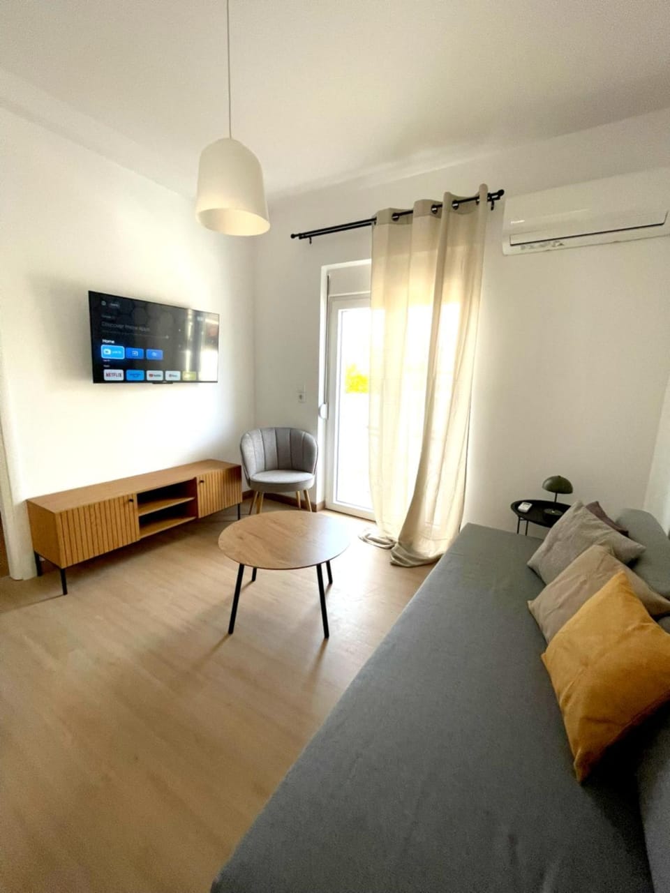 TV and multimedia, Seating area