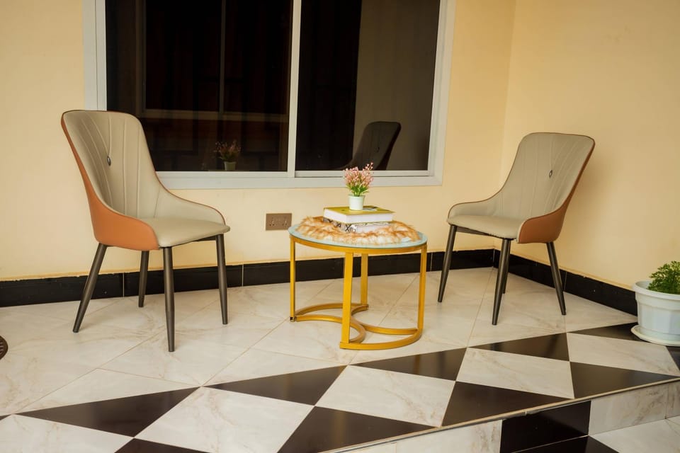 Seating area, Dining area