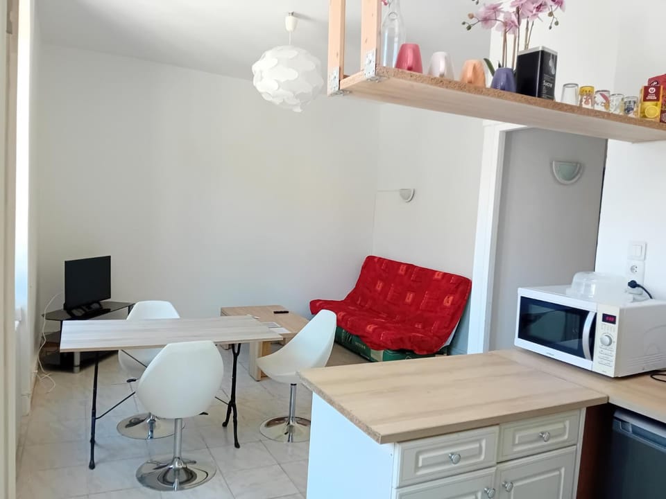 TV and multimedia, Living room, Dining area