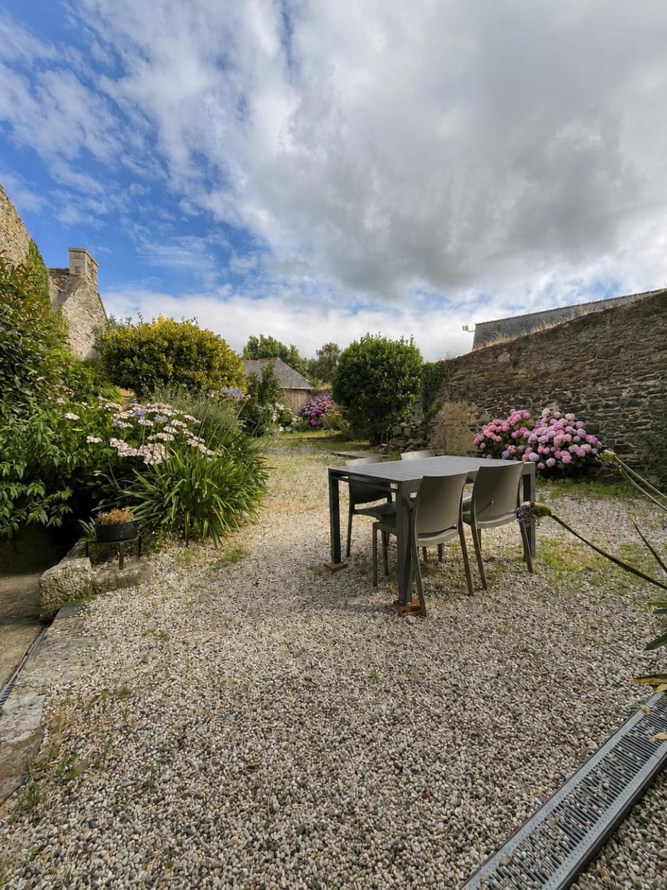 Garden, Dining area