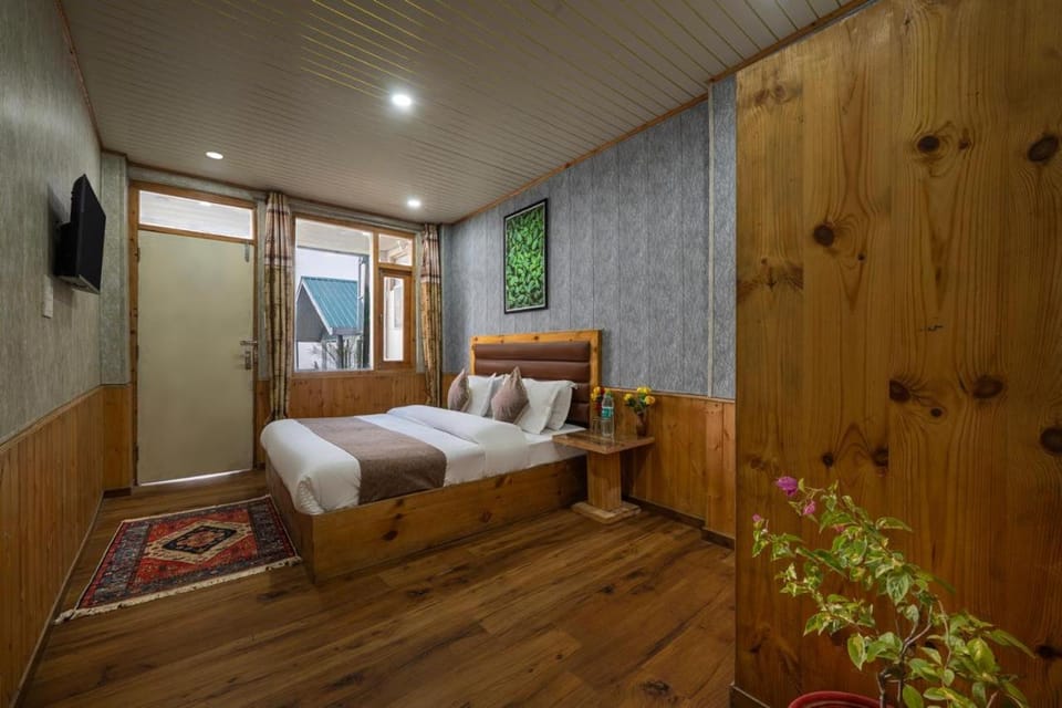 The Cedar Valley l Restaurant and Cafe l Forest Treks l Kufri by Exotic Stays Apartment in Himachal Pradesh