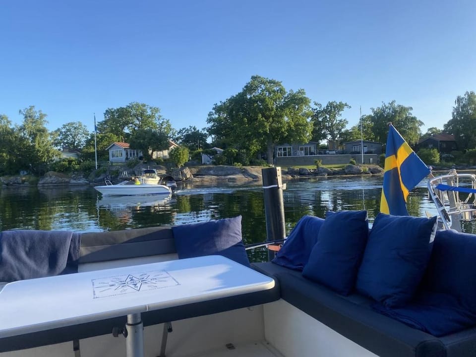 Patio, Natural landscape, Seating area, Dining area, Lake view