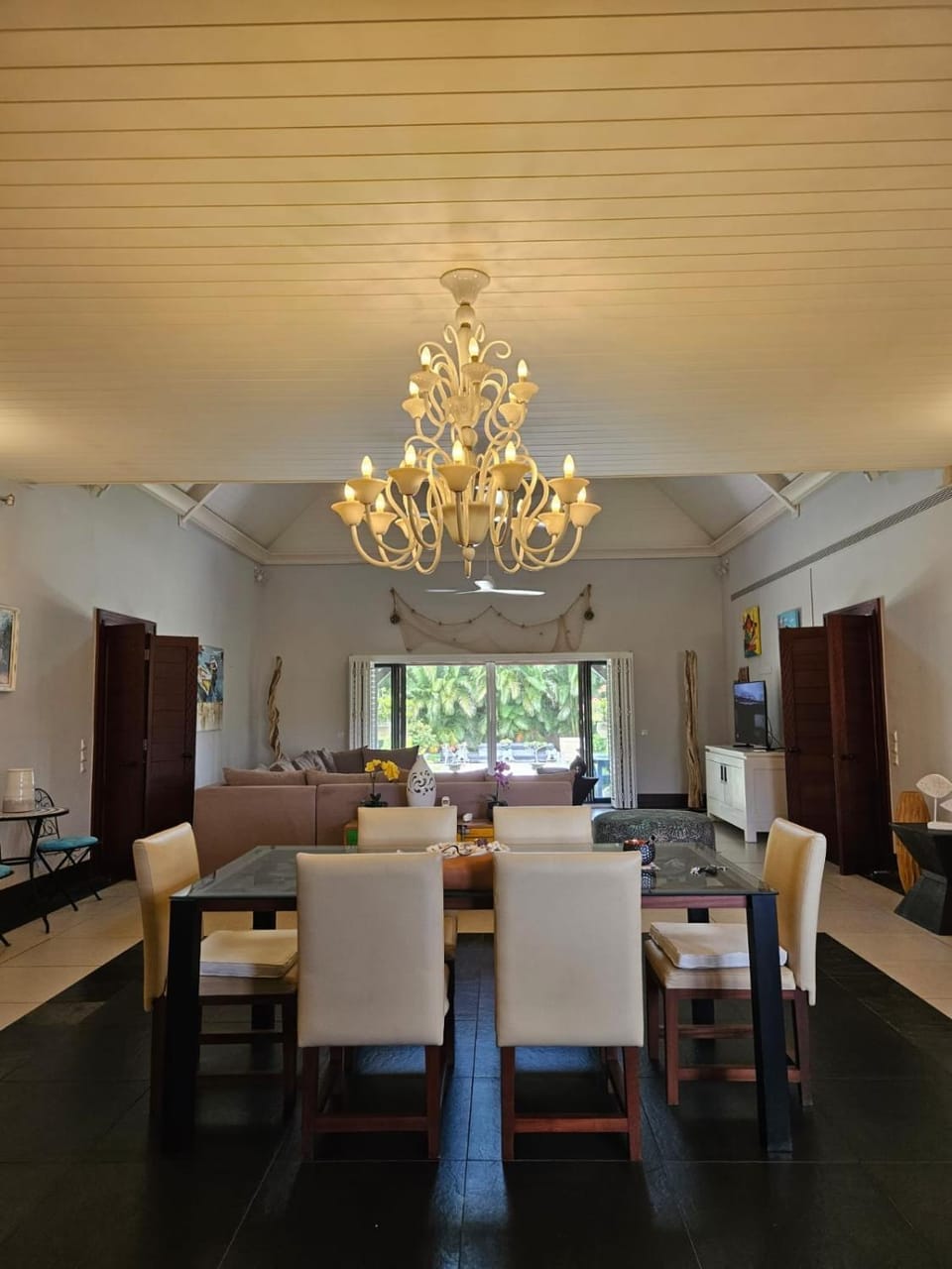 Communal lounge/ TV room