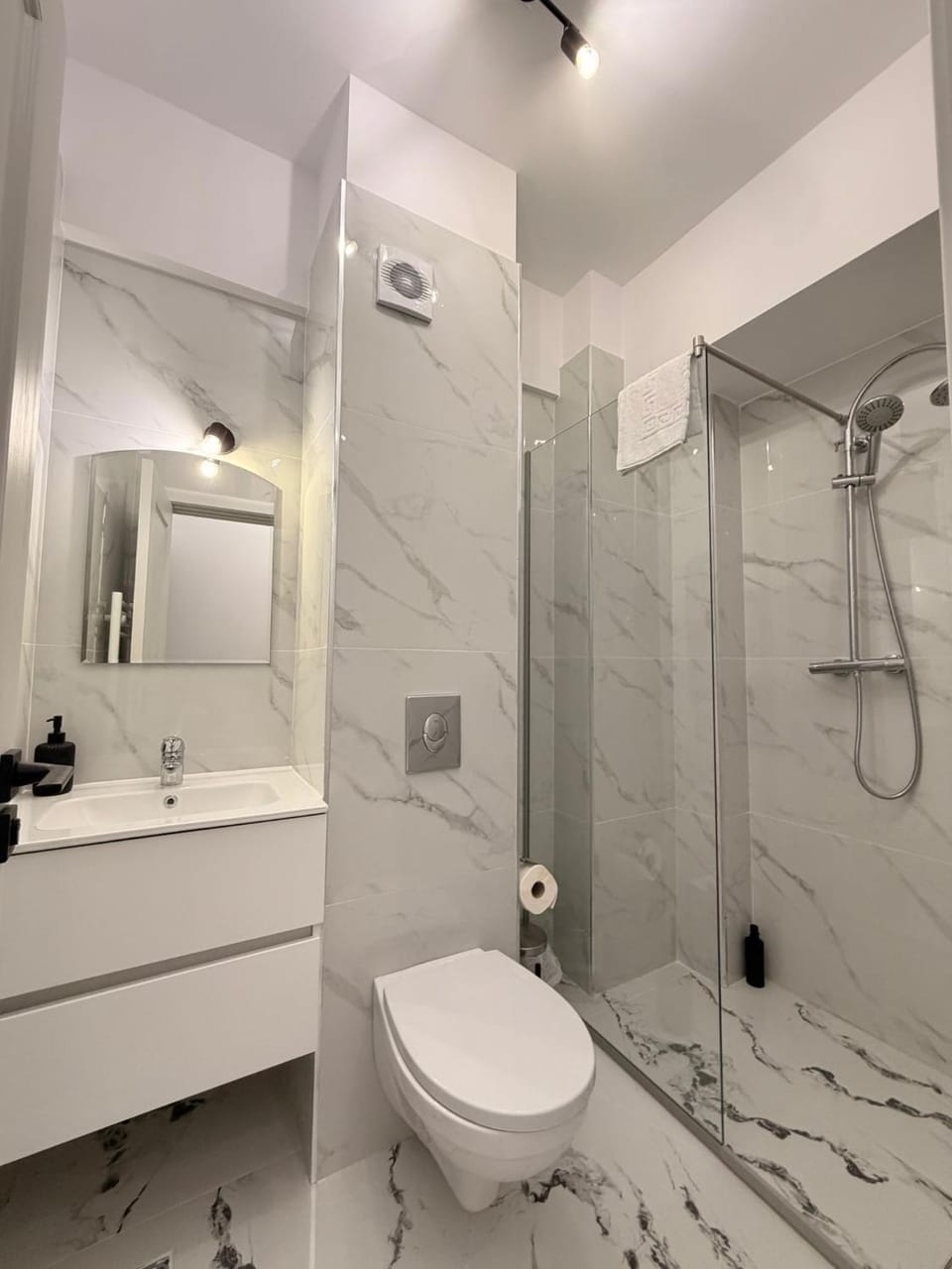 Apartament Căciulata Duo cu 2 camere independente Apartment in Romania