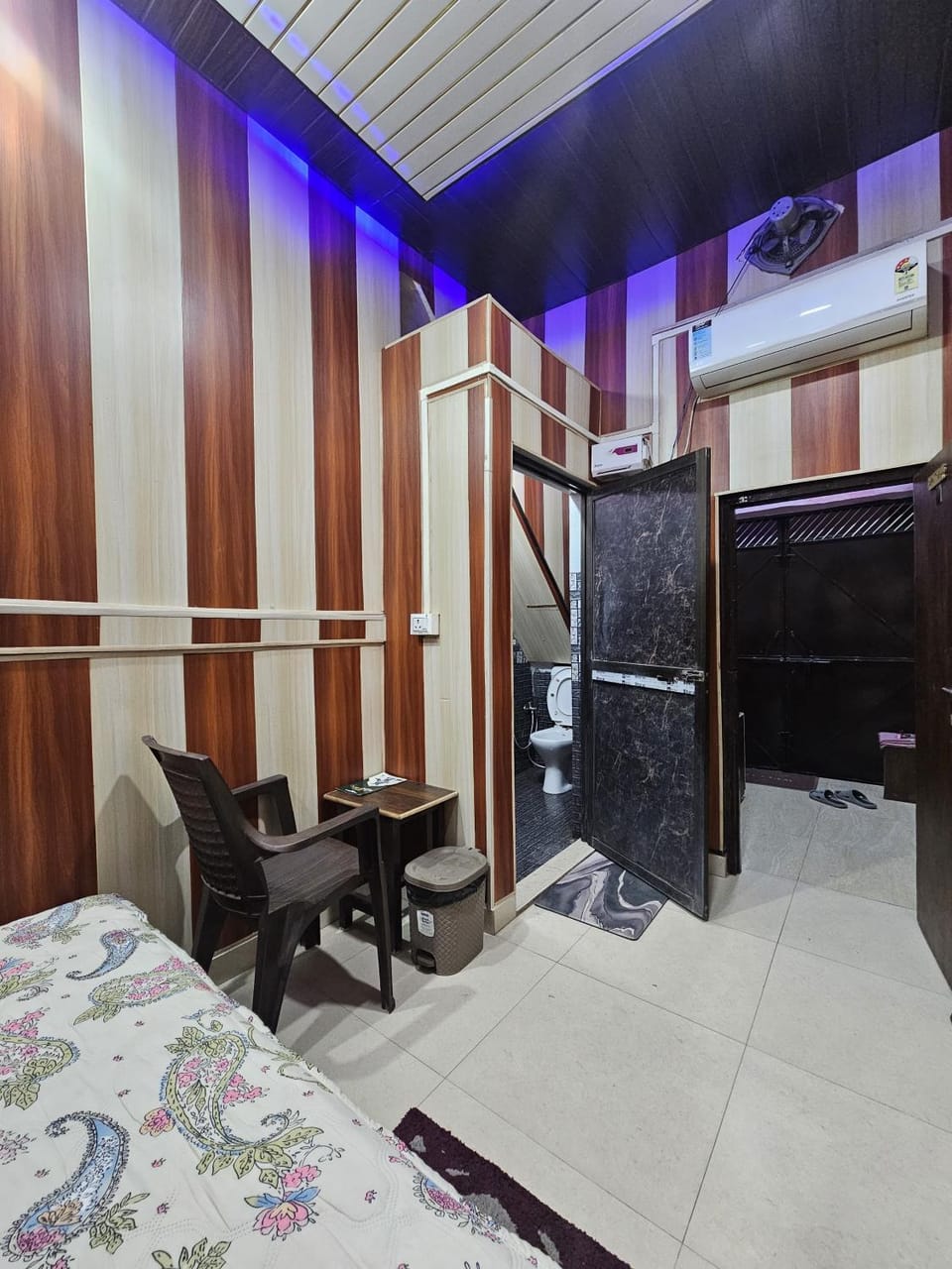 Bathroom, Bedroom, air conditioner