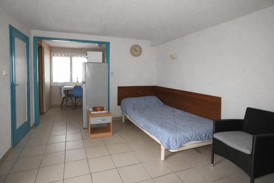 Bed, Living room, Seating area