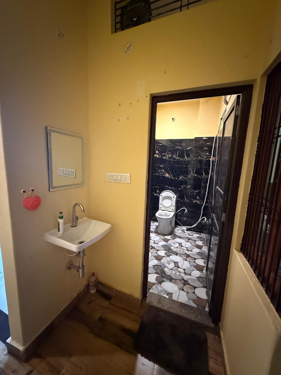 Modern 1BHK AC Retreat Apartment in Varanasi