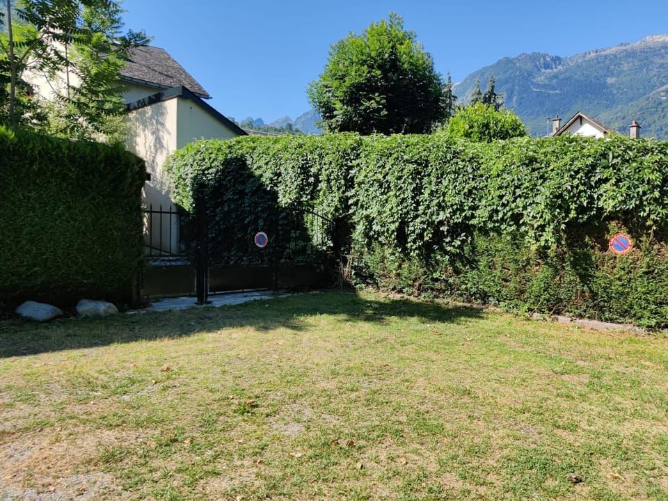 Facade/entrance, Garden