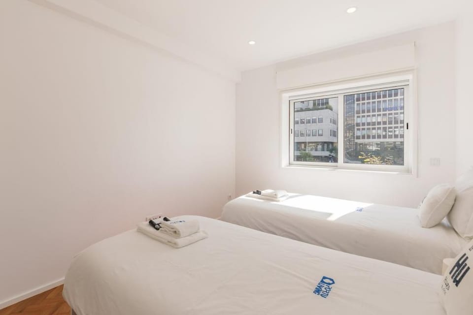 Treetops Boavista 3Bdrs - AC and Parking Apartment in Porto