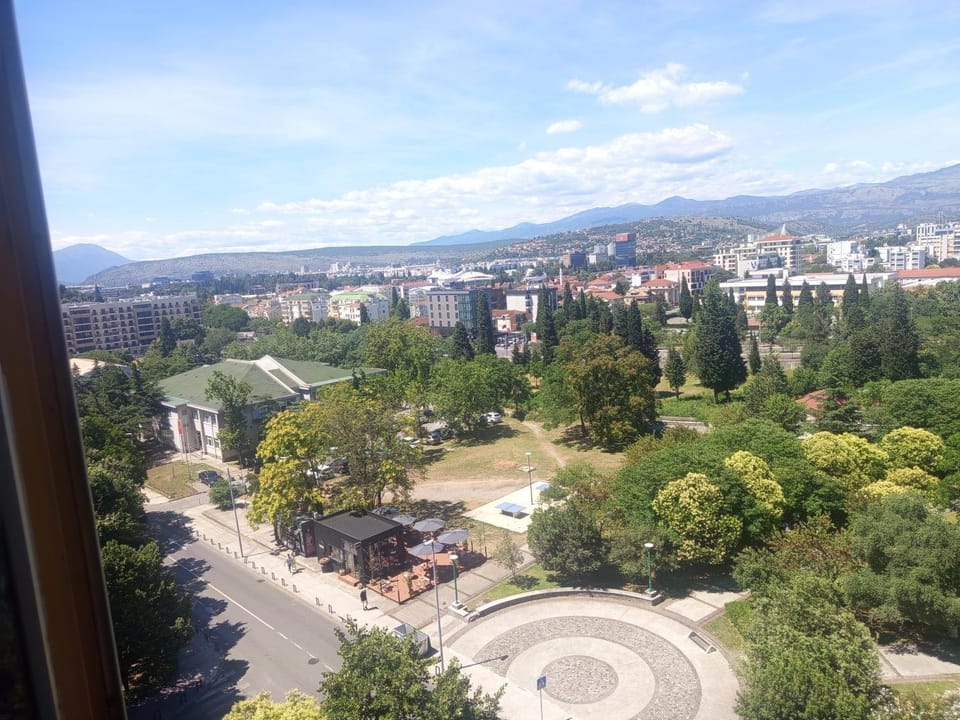 Nearby landmark, Day, Neighbourhood, Natural landscape, Bird's eye view, City view, Mountain view, Street view, Location