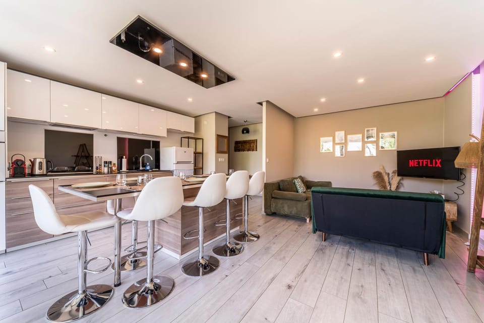 Living room, Lounge or bar