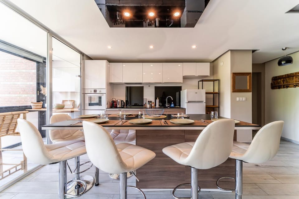 Dining area, Meals