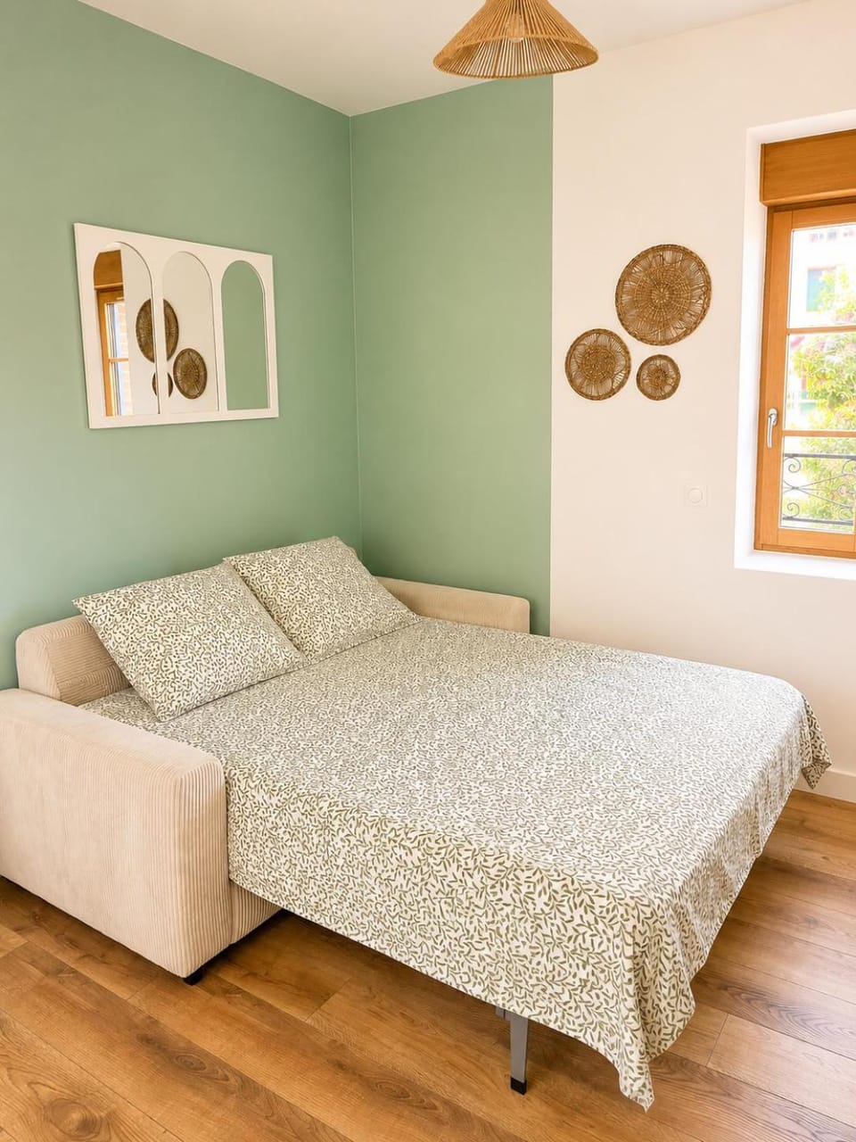 Bed, Living room, Decorative detail, Seating area