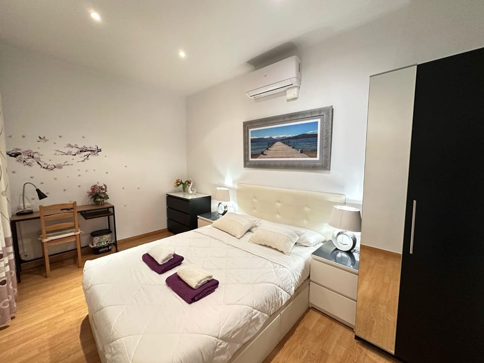 Rooms Mall169 Bed and Breakfast in Barcelona