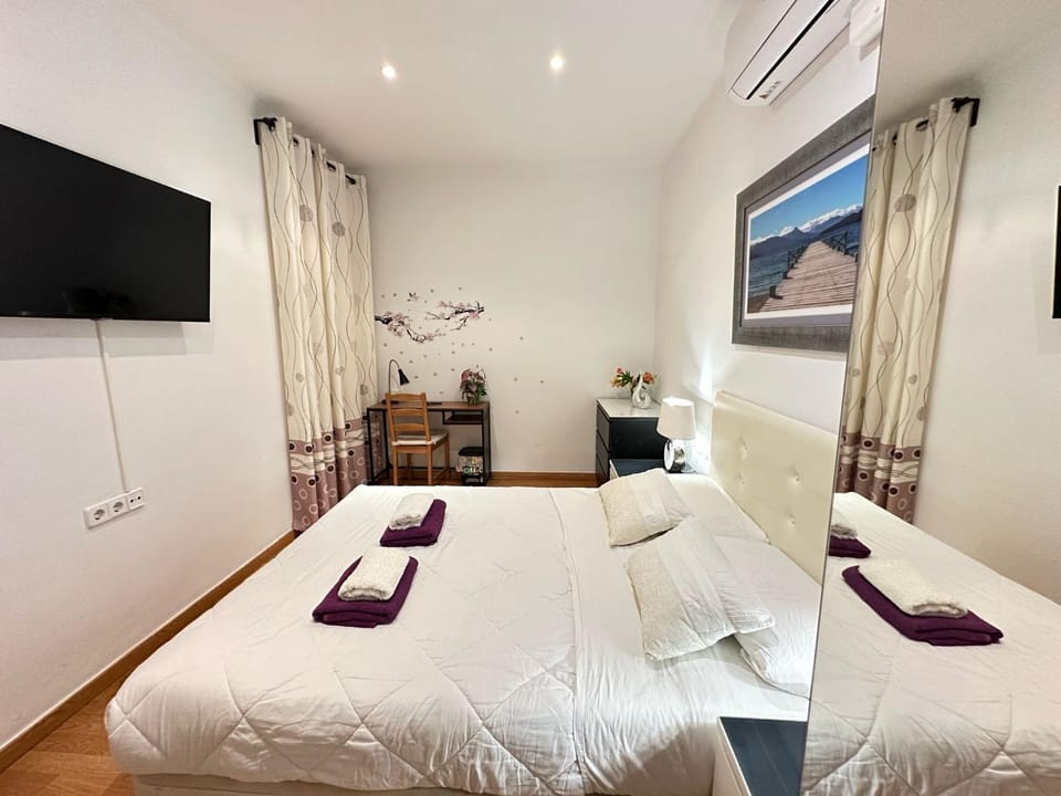 Rooms Mall169 Bed and Breakfast in Barcelona