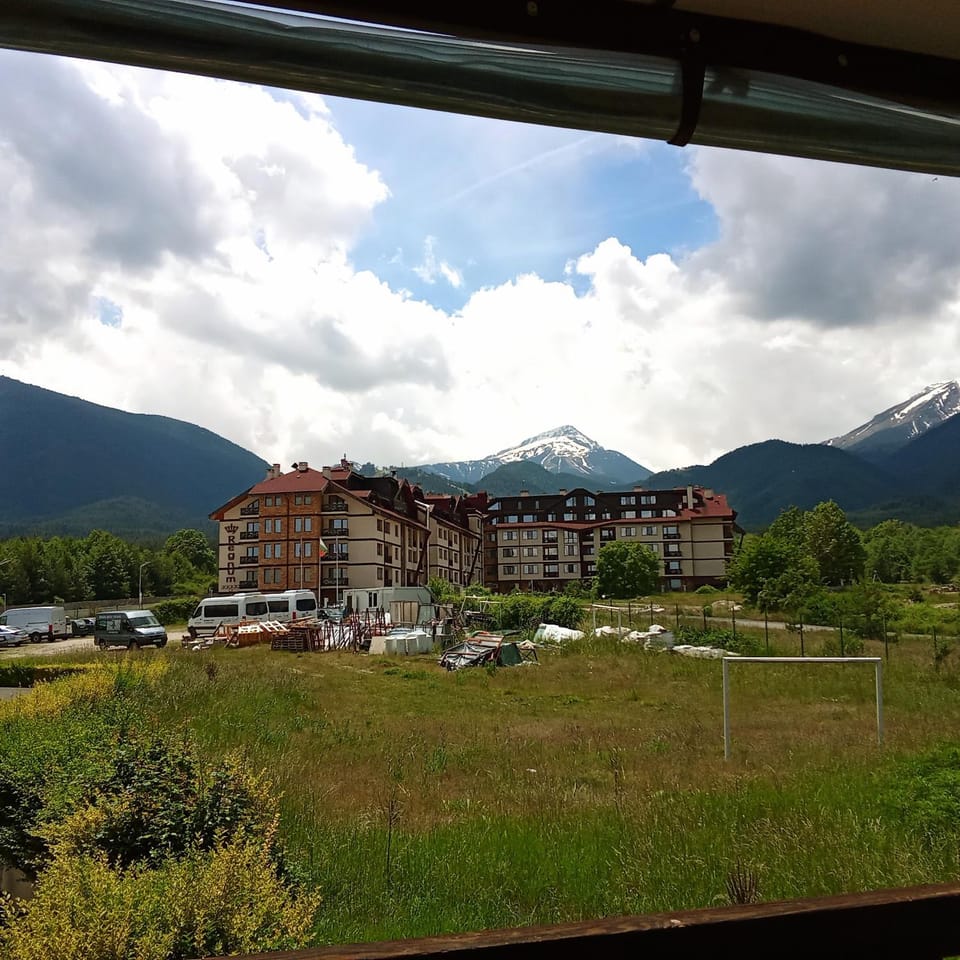 Balcony/Terrace, Mountain view