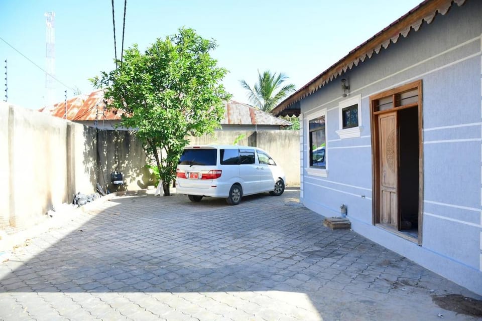 Lux 3 Bedroom Bungalow near Zanzibar Airport House in Tanzania
