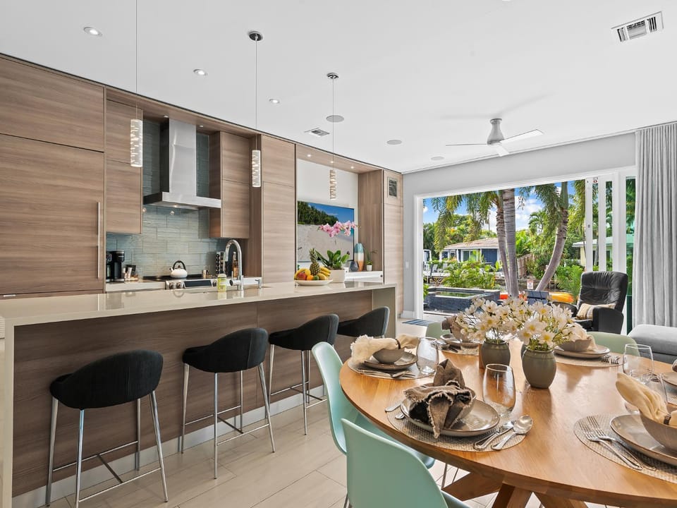 Heated Pool Modern Spacious Waterway Home Offering Comfort Style and Total Relaxation House in Wilton Manors