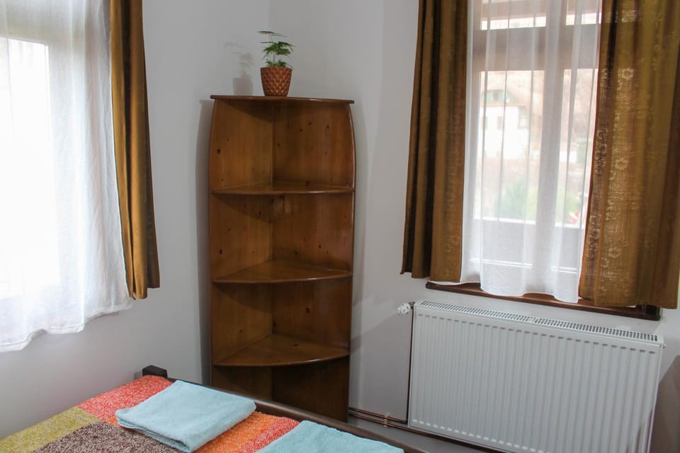 Casa Kővár Vendégház Bed and Breakfast in Cluj County