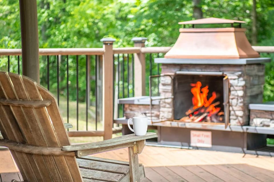 Pet Welcome Cabin Hot Tub Game Room Near Dollywood Cabin in Pigeon Forge