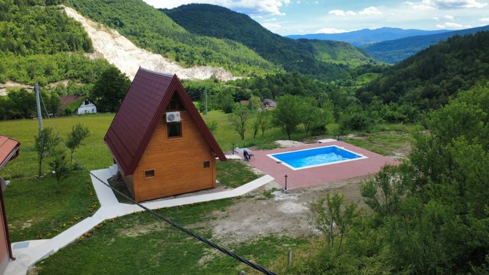 Day, Neighbourhood, Natural landscape, Bird's eye view, Mountain view, Pool view, Swimming pool