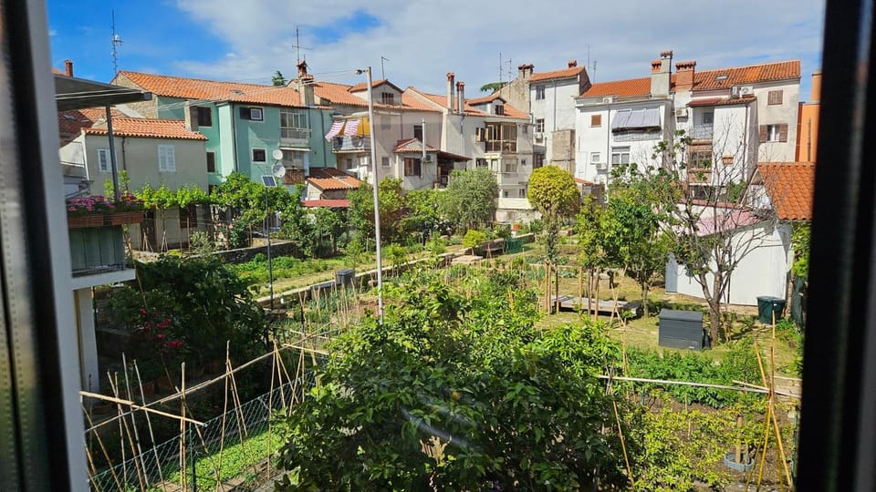 Property building, View (from property/room), View (from property/room), City view, City view, Garden view