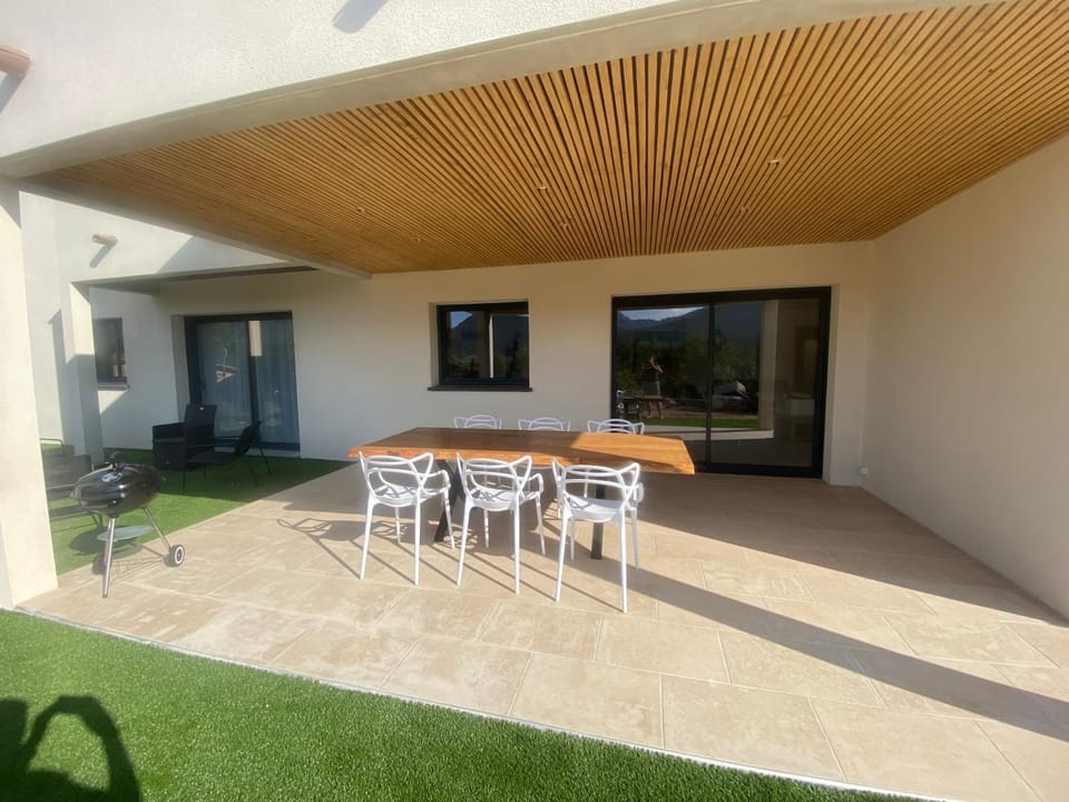 Patio, Dining area
