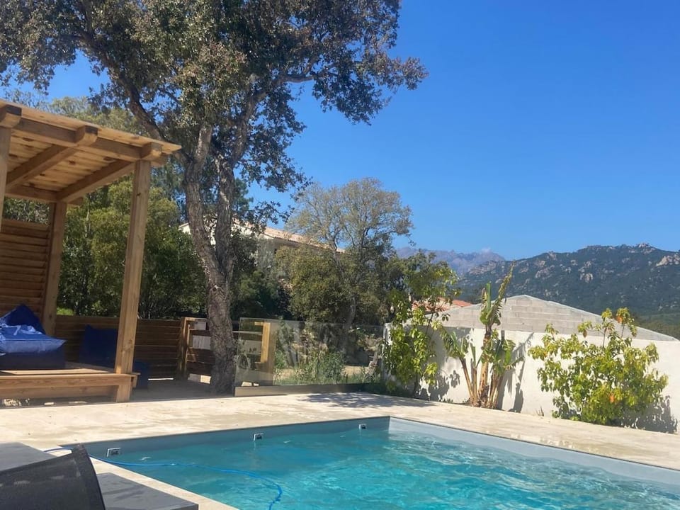 Mountain view, Pool view, Swimming pool, sunbed