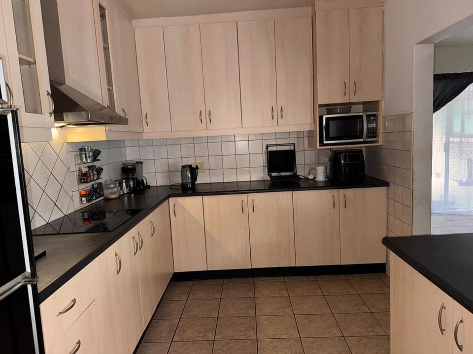 Spacious 4 Bedroom house,Pool,2 En-suites House in KwaZulu-Natal
