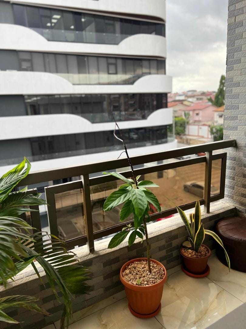 Appartement confort et traversant, Cocody Bonoumin Apartment in Africa