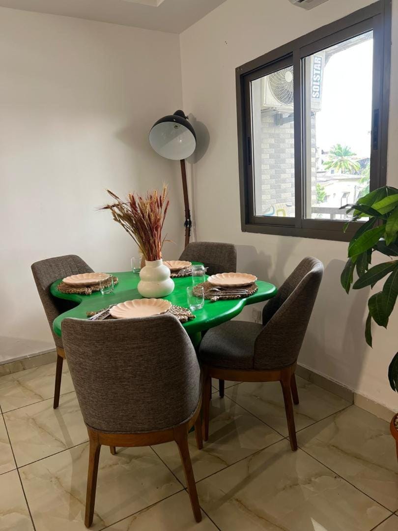 Appartement confort et traversant, Cocody Bonoumin Apartment in Africa
