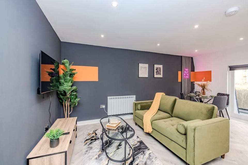 Beautiful One Bedroom Next to Brighton Beach With Sunny Balcony Apartment in Hove