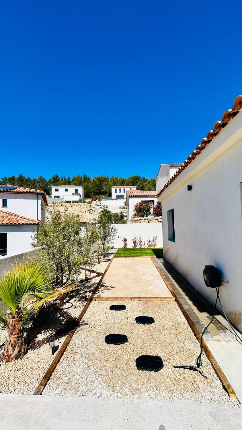Villa contemporaine avec piscine en Provence Villa in Rognes